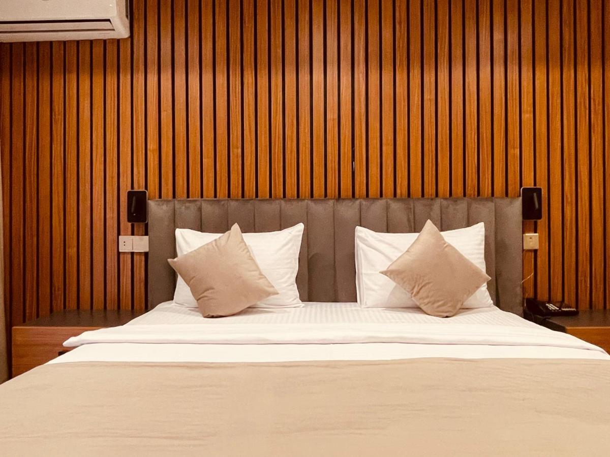 Eleven Hotel Baku Bagian luar foto