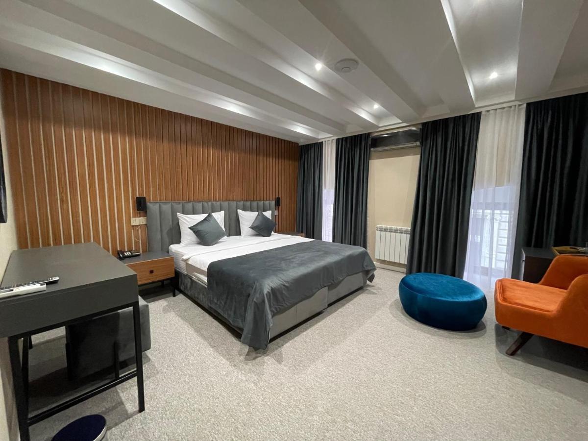Eleven Hotel Baku Bagian luar foto