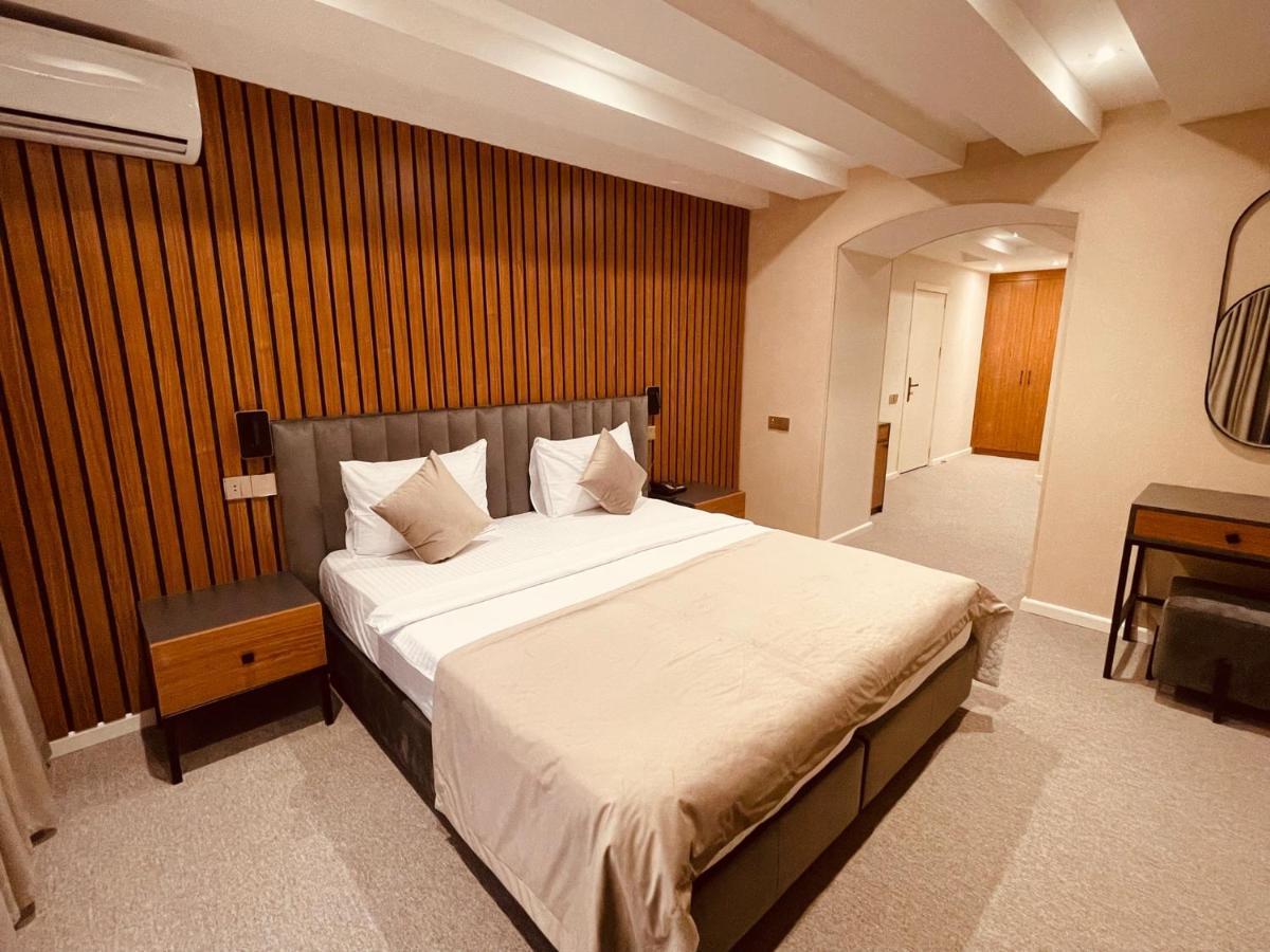Eleven Hotel Baku Bagian luar foto