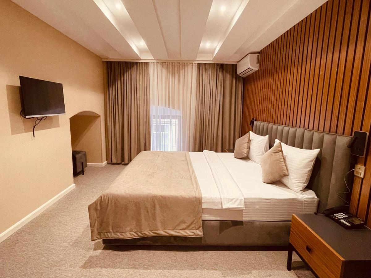 Eleven Hotel Baku Bagian luar foto