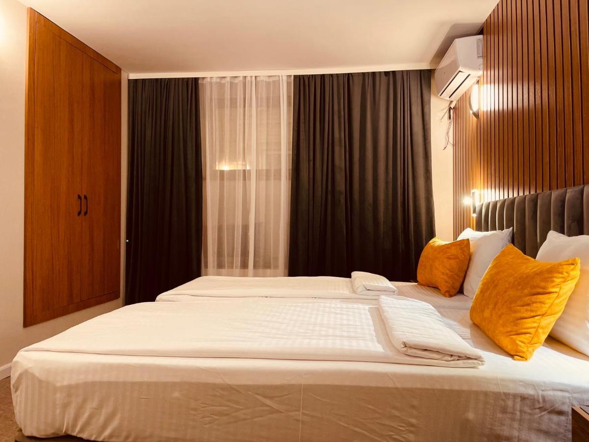 Eleven Hotel Baku Bagian luar foto