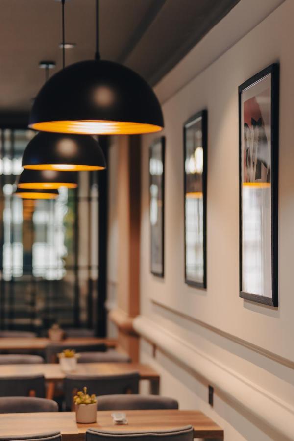Eleven Hotel Baku Bagian luar foto
