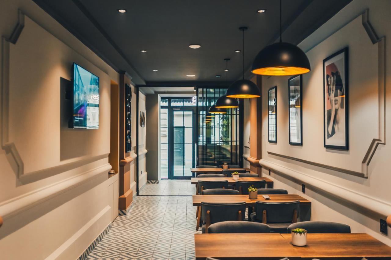 Eleven Hotel Baku Bagian luar foto