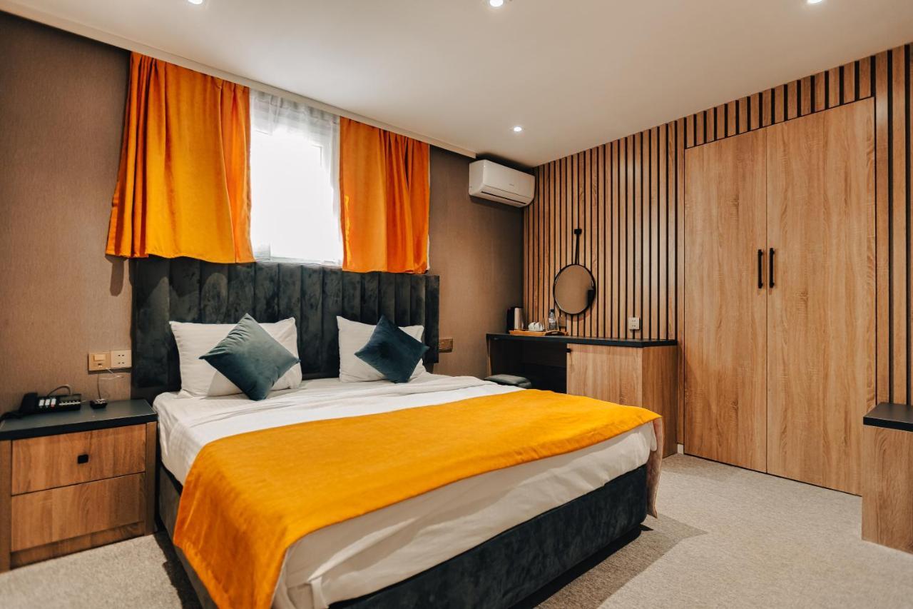 Eleven Hotel Baku Bagian luar foto