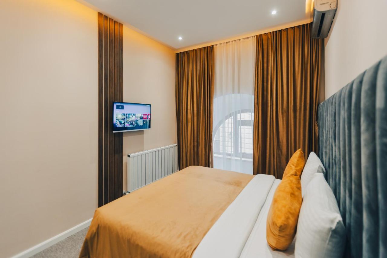 Eleven Hotel Baku Bagian luar foto