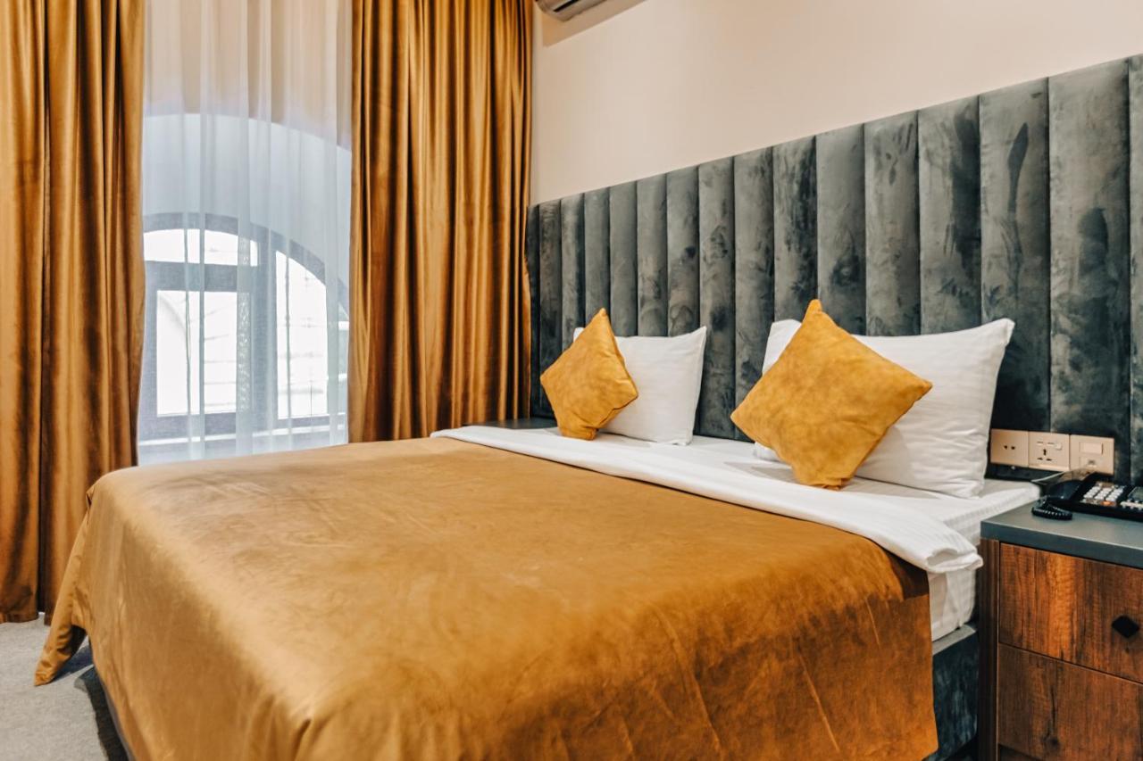 Eleven Hotel Baku Bagian luar foto