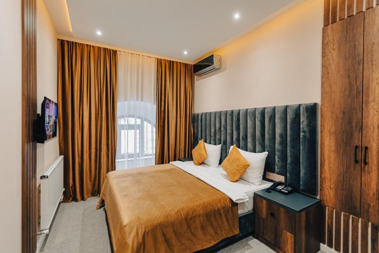 Eleven Hotel Baku Bagian luar foto